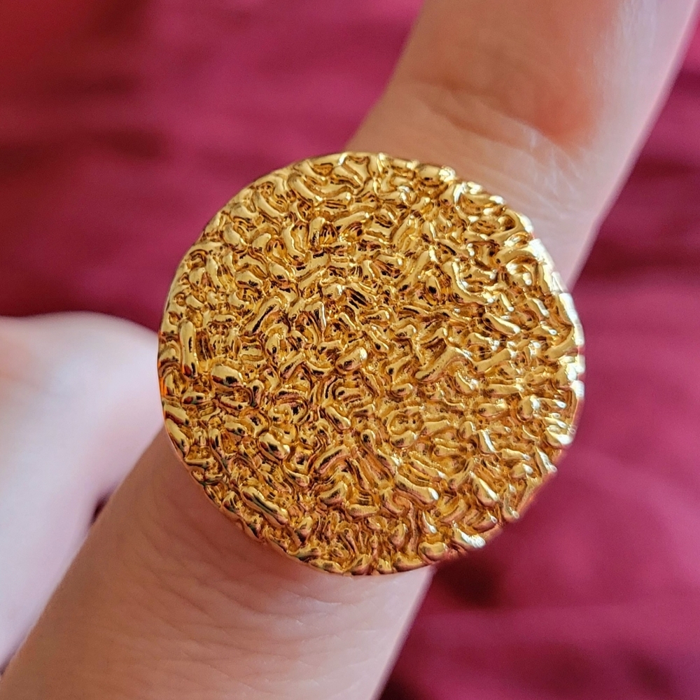 Gold Metal Work Hammer Stamped Ring Size 7